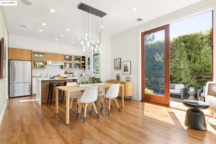 586 66th St, Oakland, California 94609