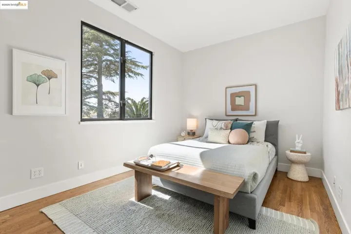 586 66th St, Oakland, California 94609