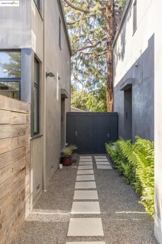 586 66th St, Oakland, California 94609