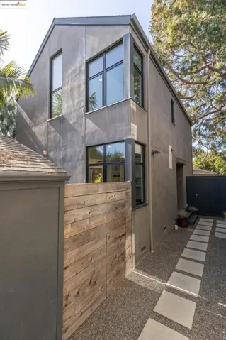 586 66th St, Oakland, California 94609
