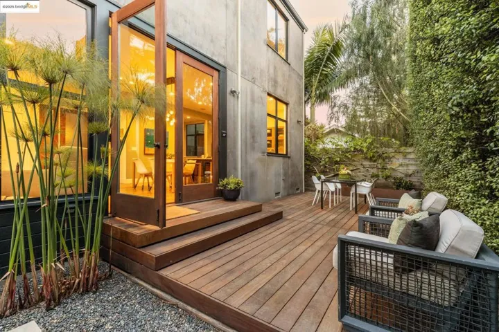 586 66th St, Oakland, California 94609