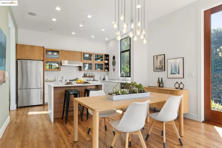 586 66th St, Oakland, California 94609