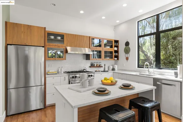 586 66th St, Oakland, California 94609
