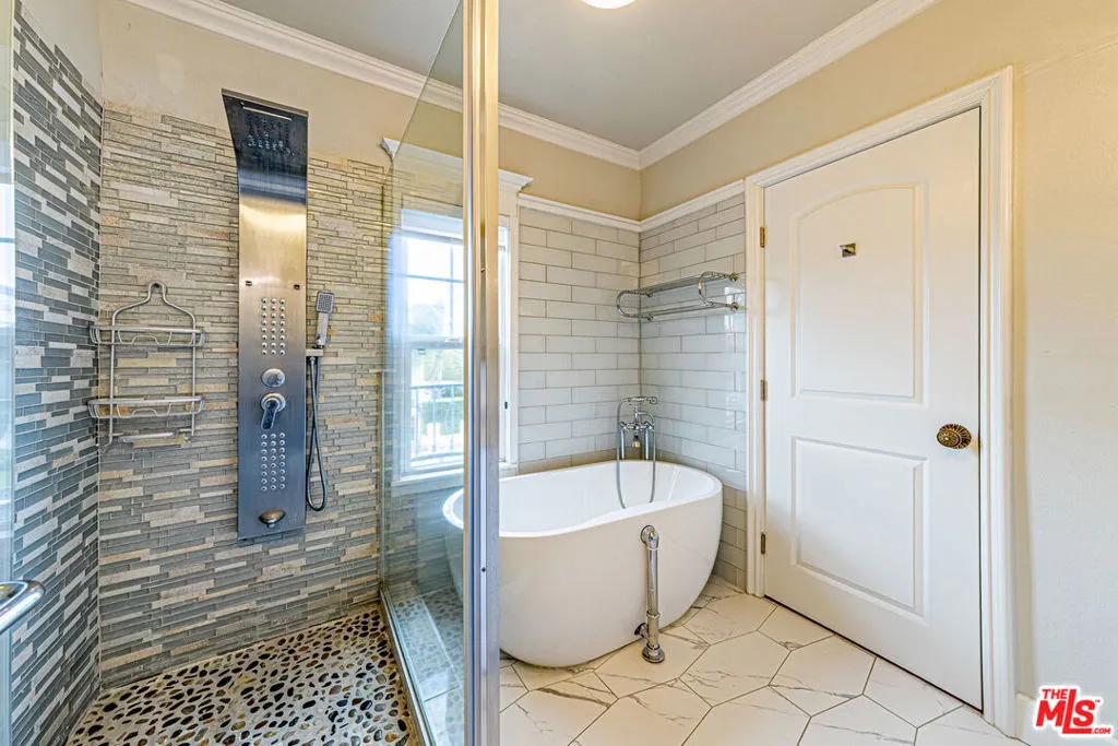 821 Lorraine Boulevard, Los Angeles, California 90005 home-pic-33