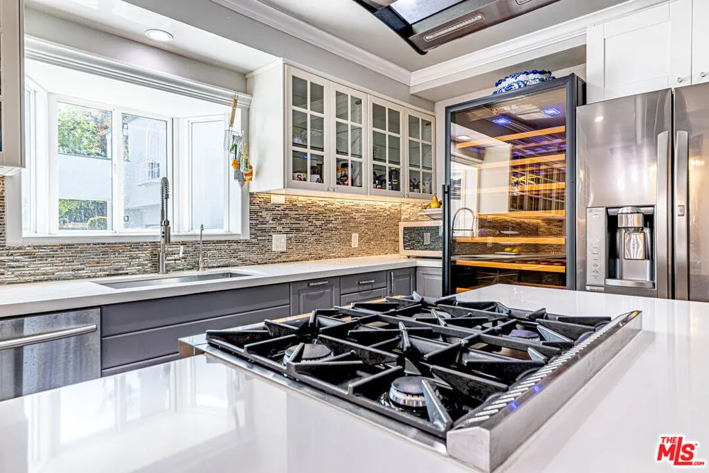 821 Lorraine Boulevard, Los Angeles, California 90005 home-pic-13