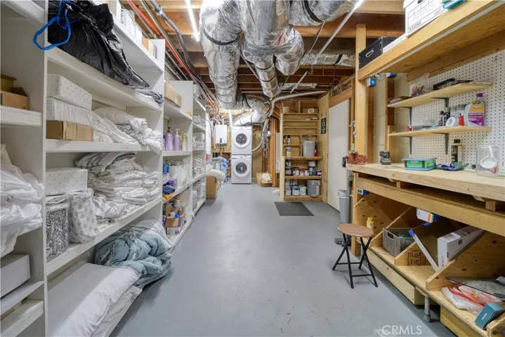 Storage/Workshop with laundry