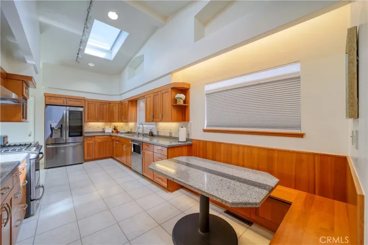 custom banquette