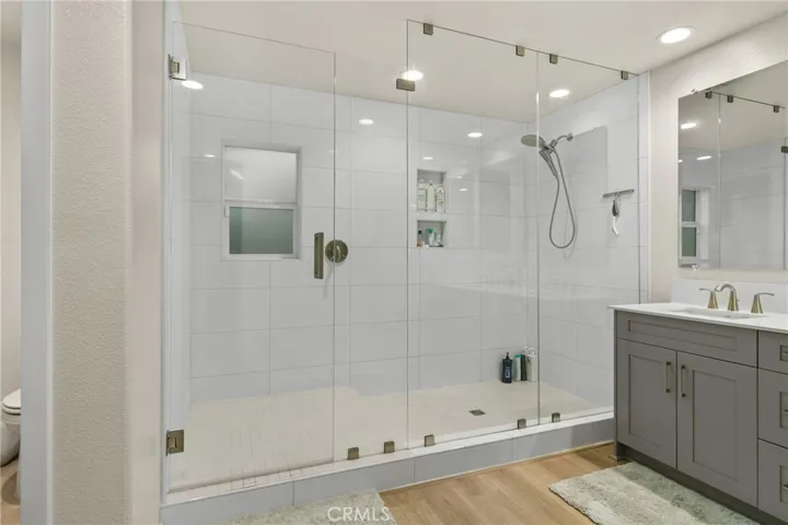 Expansive shower