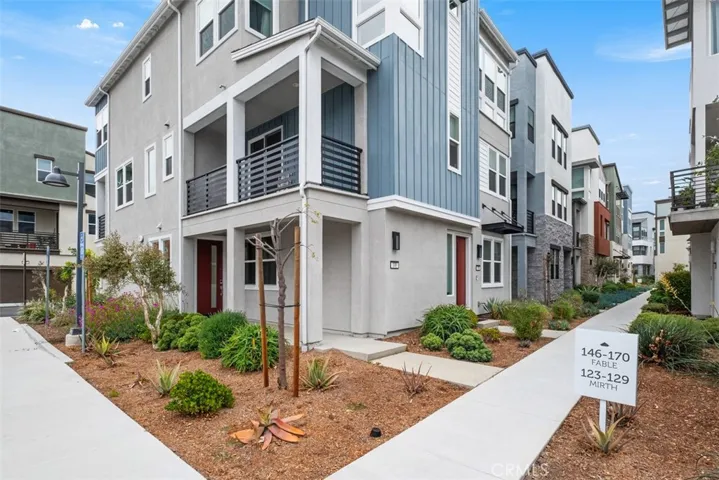 Premium End Unit Lot