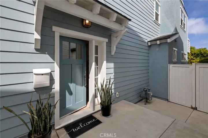 inviting entrance with access to backyard