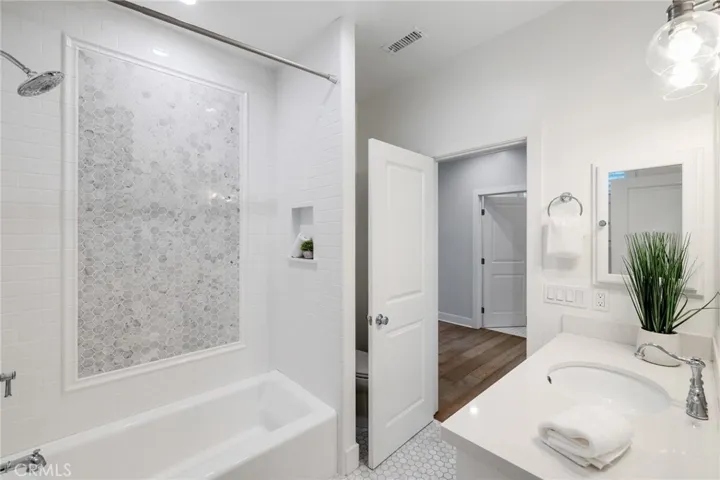 downstairs full bathroom