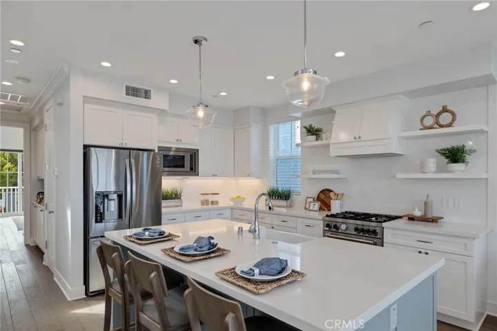 light and bright kitchen