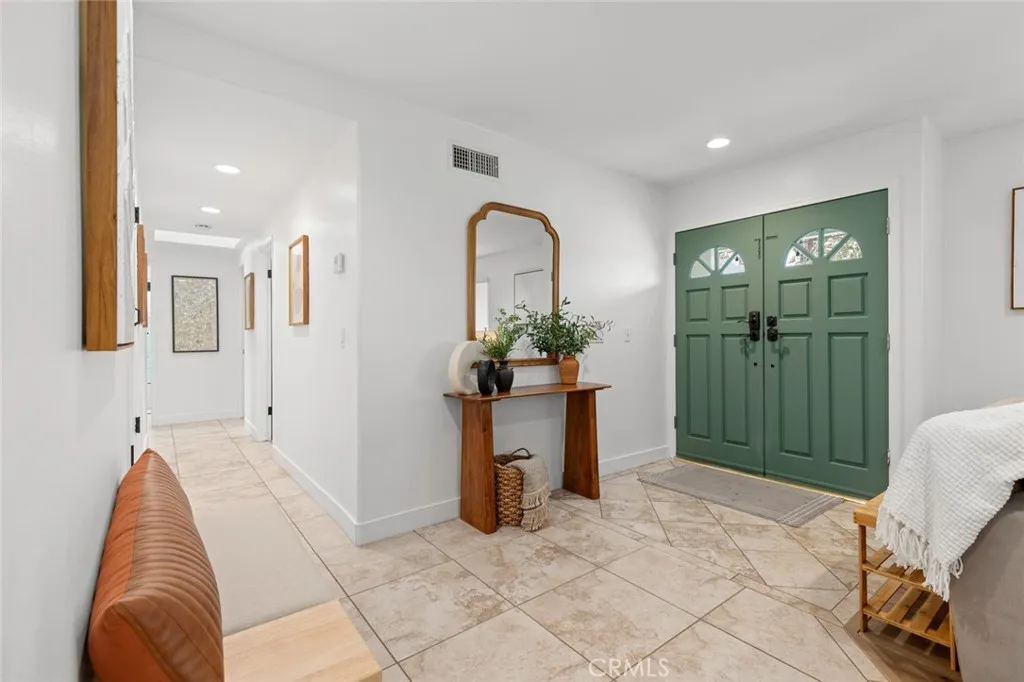 6582 Corrine Circle, Huntington Beach, California 92647 home-pic-3