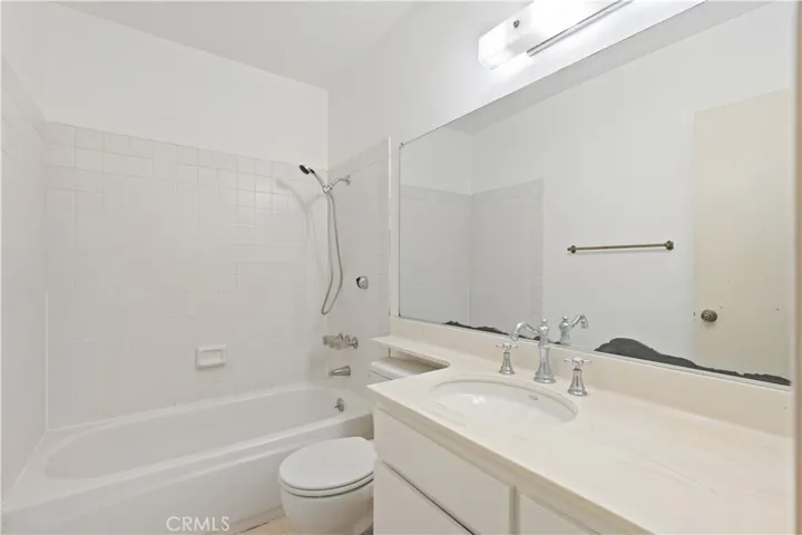 9502 Via Salerno, Burbank, California 91504