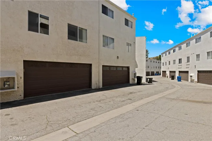 9502 Via Salerno, Burbank, California 91504