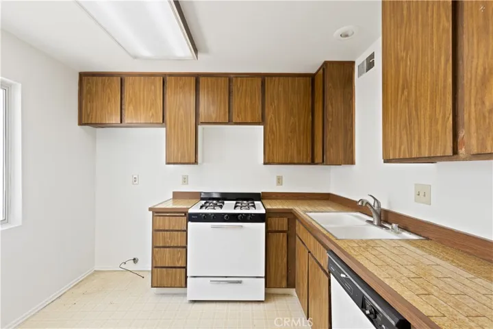 9502 Via Salerno, Burbank, California 91504