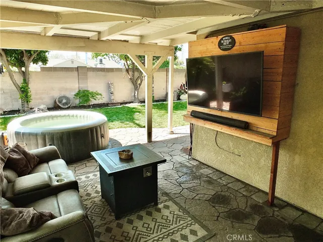 Enjoy our wonderful weather while entertsasing guests outdoors
