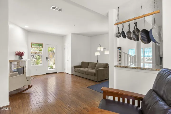 15-web-or-mls-UpmarketMedia-11185Snap-39