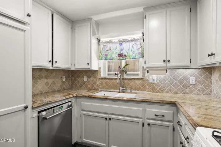 19-web-or-mls-UpmarketMedia-11185Snap-51
