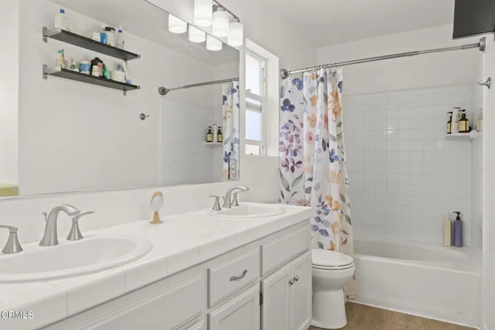 27-web-or-mls-UpmarketMedia-11185Snap-81
