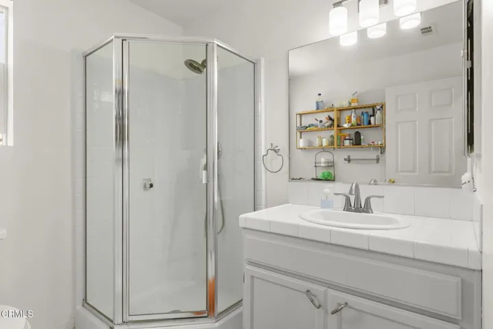 21-web-or-mls-UpmarketMedia-11185Snap-57