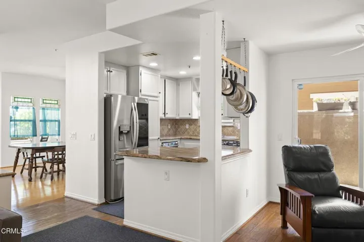16-web-or-mls-UpmarketMedia-11185Snap-42