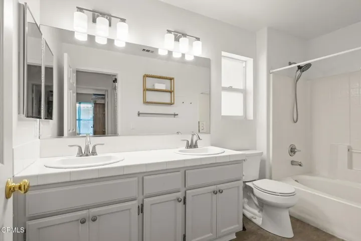 29-web-or-mls-UpmarketMedia-11185Snap-87