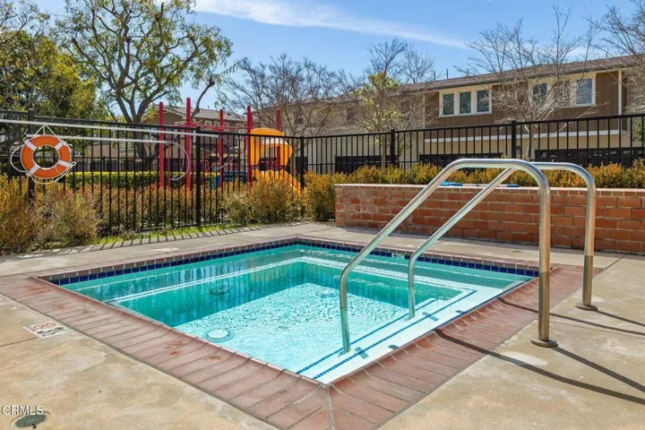 40-web-or-mls-UpmarketMedia-Jonquil2