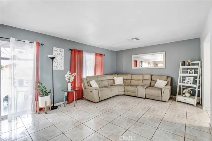 10005 Elwood Avenue, Fontana, California 92335