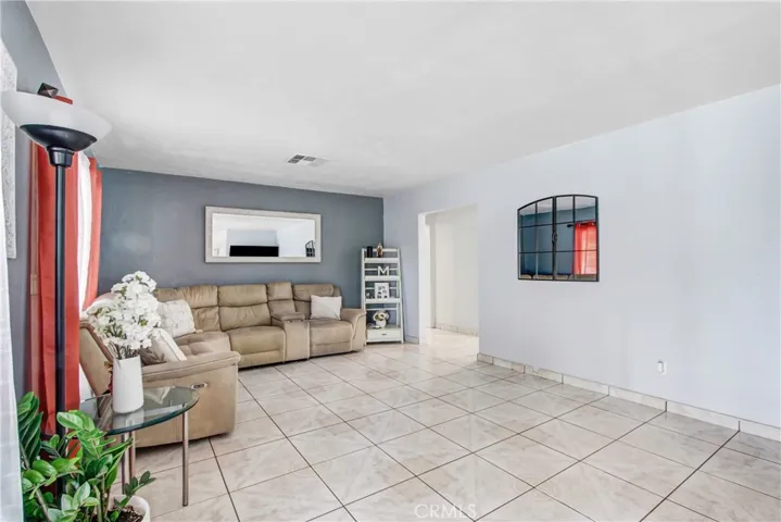 10005 Elwood Avenue, Fontana, California 92335