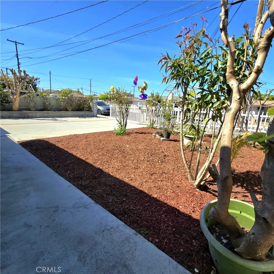 22724 Kinard Avenue, Carson, California 90745 home-pic-18