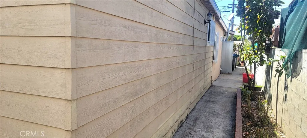 22724 Kinard Avenue, Carson, California 90745 home-pic-16