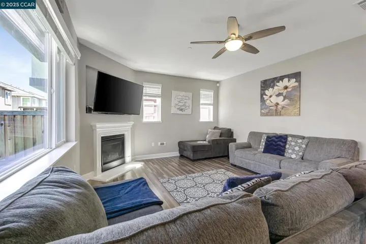 Family room Kitchen combo