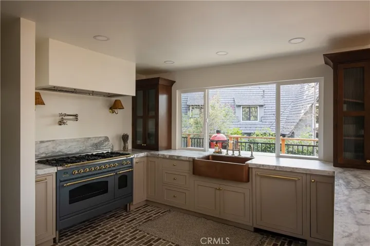 468 Sky View Ridge Drive, Lake Arrowhead, California 92352