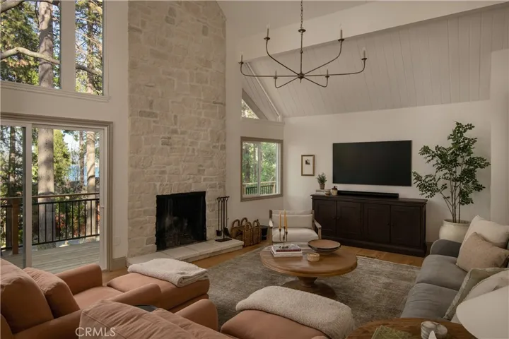 468 Sky View Ridge Drive, Lake Arrowhead, California 92352