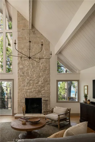 468 Sky View Ridge Drive, Lake Arrowhead, California 92352