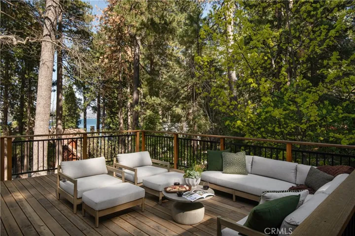 468 Sky View Ridge Drive, Lake Arrowhead, California 92352