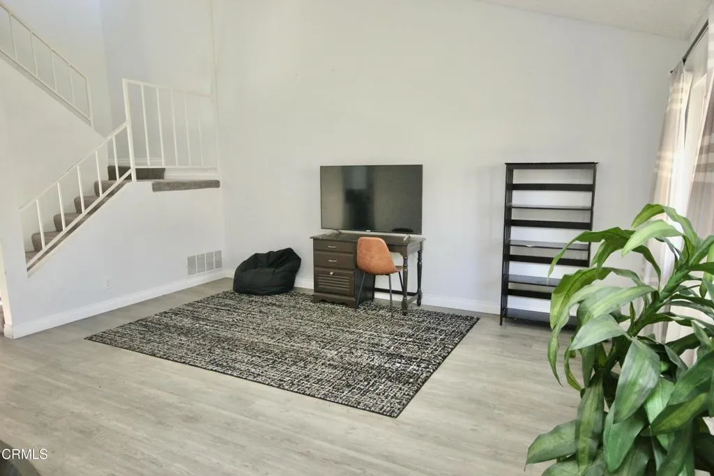 5302 Barrymore Drive, Oxnard, California 93033 home-pic-4