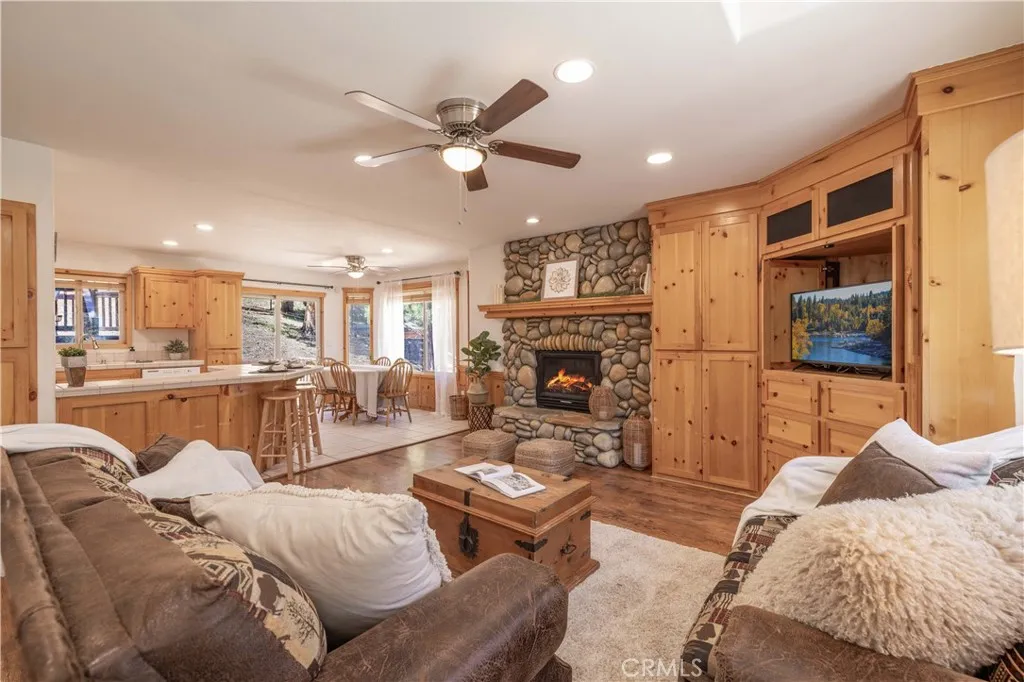 1065 S Minton Avenue, Big Bear City, California 92314 home-pic-5