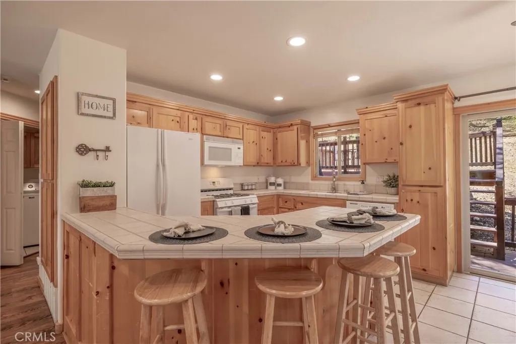 1065 S Minton Avenue, Big Bear City, California 92314 home-pic-8