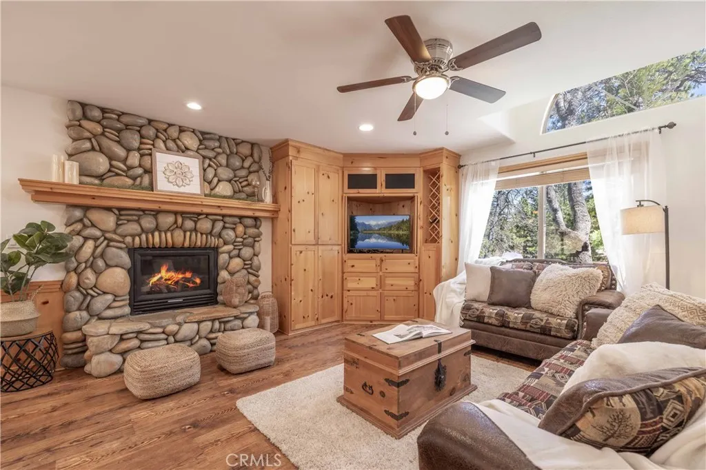 1065 S Minton Avenue, Big Bear City, California 92314 home-pic-3