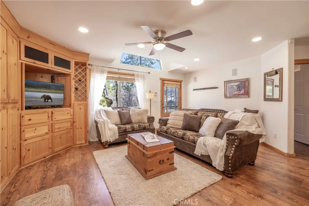 1065 S Minton Avenue, Big Bear City, California 92314 home-pic-4