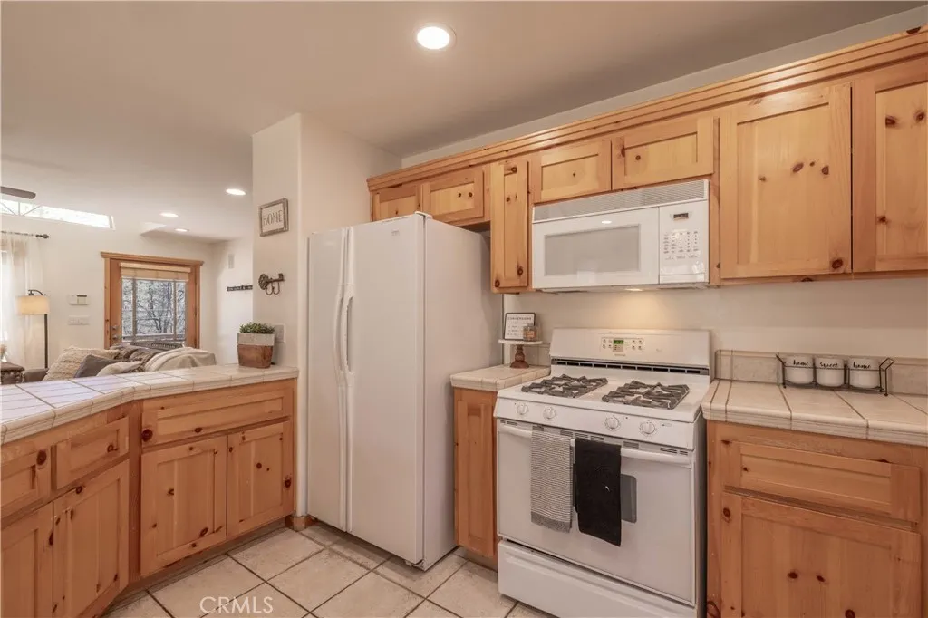 1065 S Minton Avenue, Big Bear City, California 92314 home-pic-9
