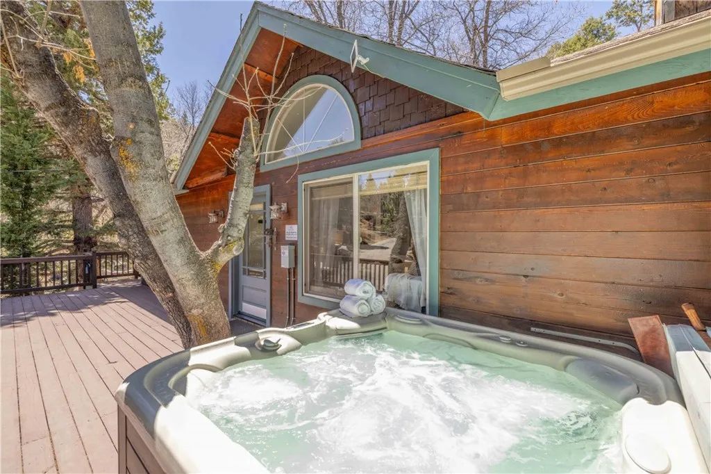 1065 S Minton Avenue, Big Bear City, California 92314 home-pic-2