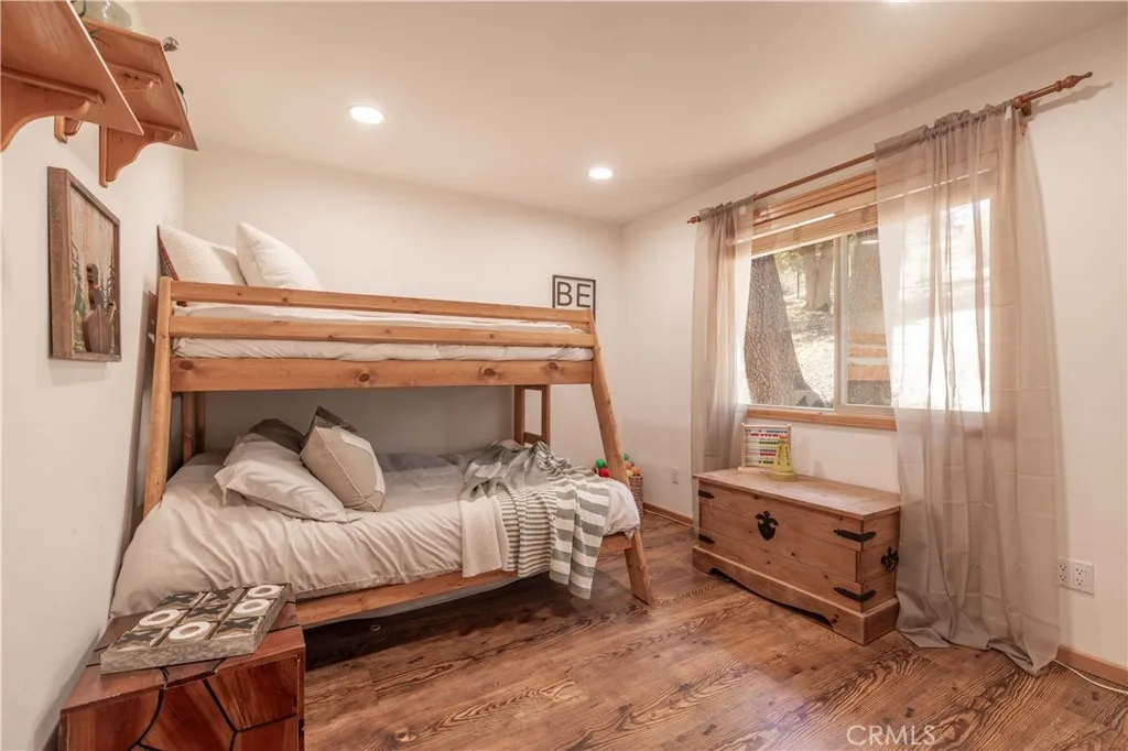 1065 S Minton Avenue, Big Bear City, California 92314 home-pic-20