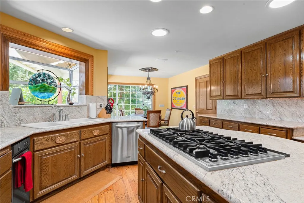1031 Black Oaks Drive, Lake Arrowhead, California 92352 home-pic-44