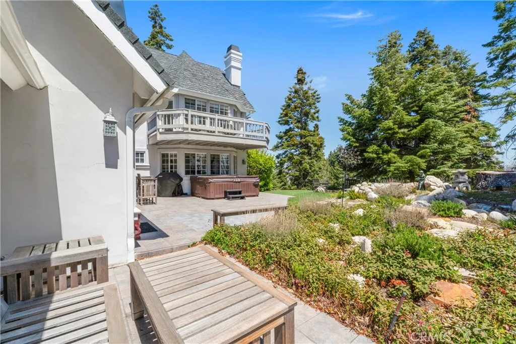 1031 Black Oaks Drive, Lake Arrowhead, California 92352 home-pic-12