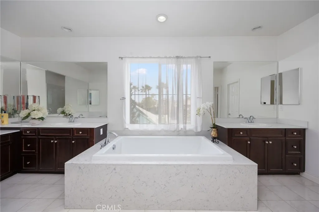 2969 E Via Corvina, Ontario, California 91764 home-pic-24