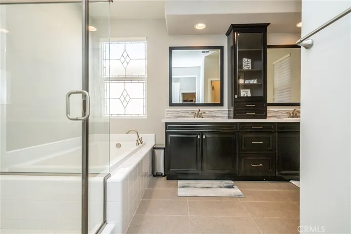 Primary Modern En-Suite