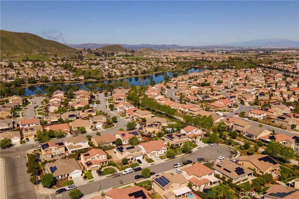 27937 Pleasant Bay Circle, Menifee, California 92585 home-pic-4